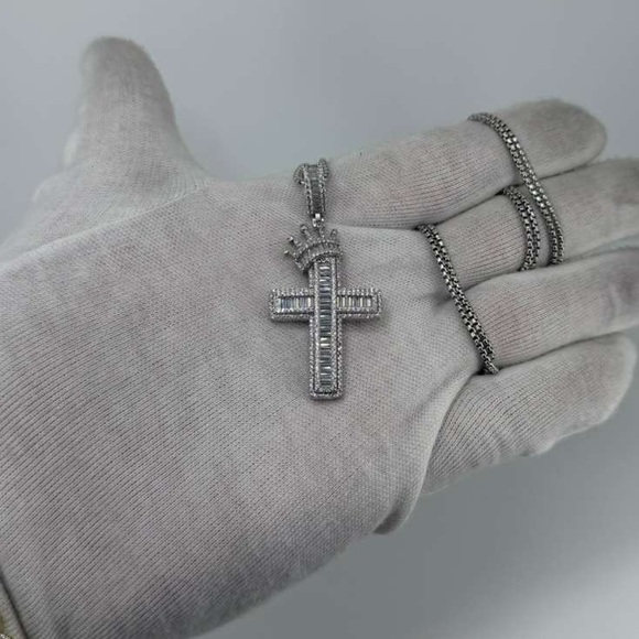 925 Sterling Silver White Gold Dipped Crown Cross Pendant CZ Iced Approx 10g - Picture 6 of 11